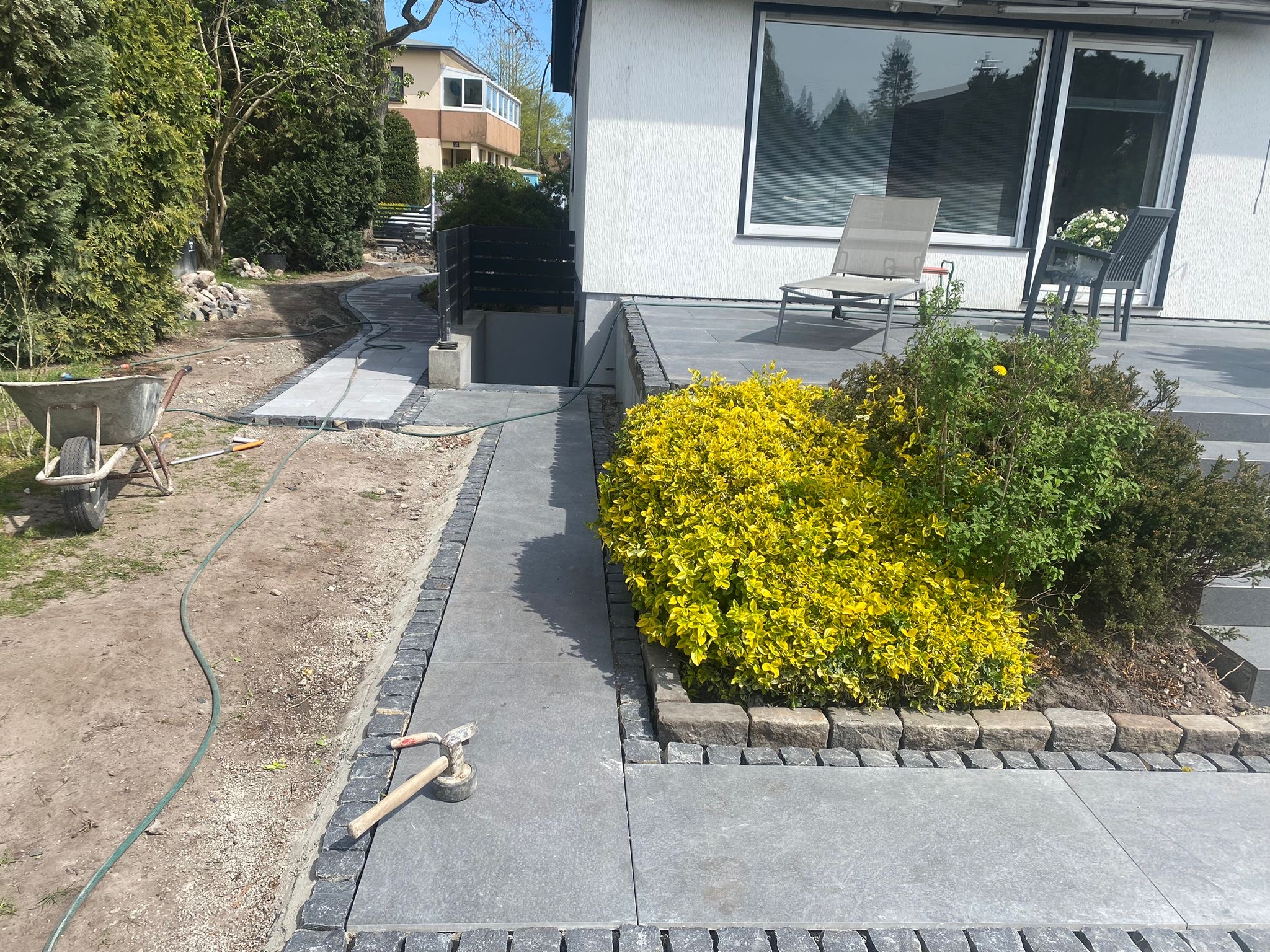 e8239ec9 0b30 46f4 ab8e 3a9ae034feba